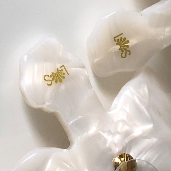 New Lele Sadoughi Crystal Lily Button Earr… - Picture 2 of 10